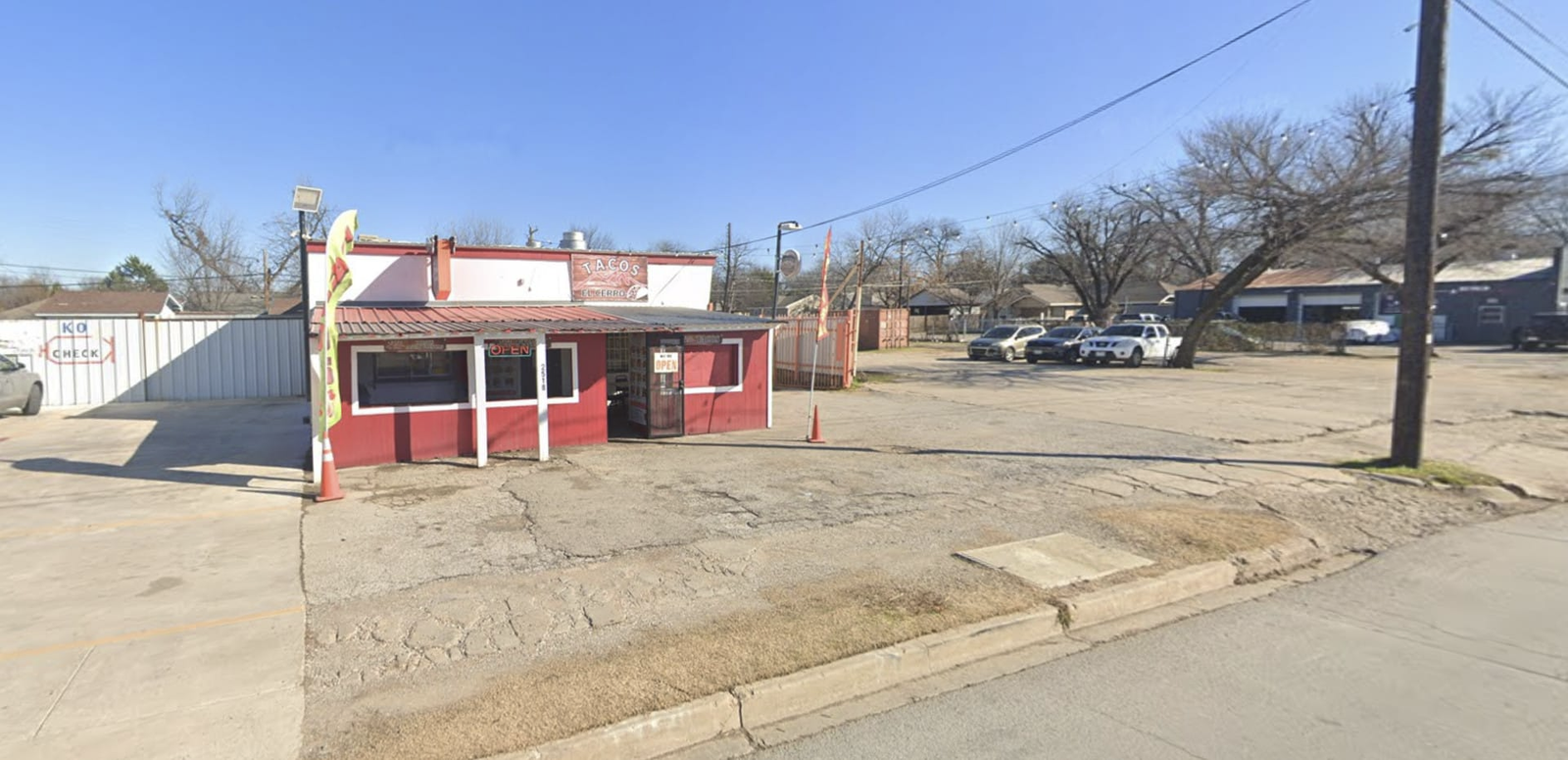 Tacos El Cerro storefront in Dallas